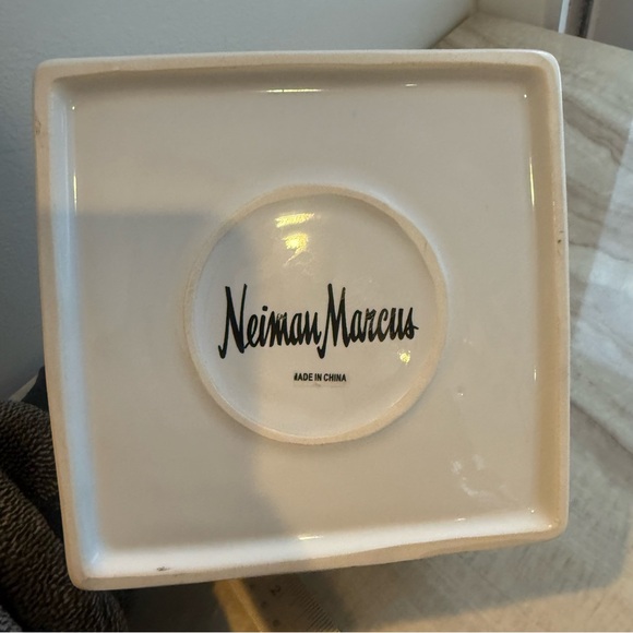 Vintage Neiman Marcus White Ceramic Butterfly Jar - Picture 10 of 11